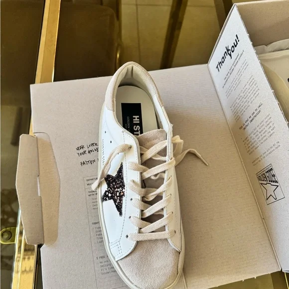 Golden Goose White and Tan Sneakers Distressed Leather - Picture 3 of 9